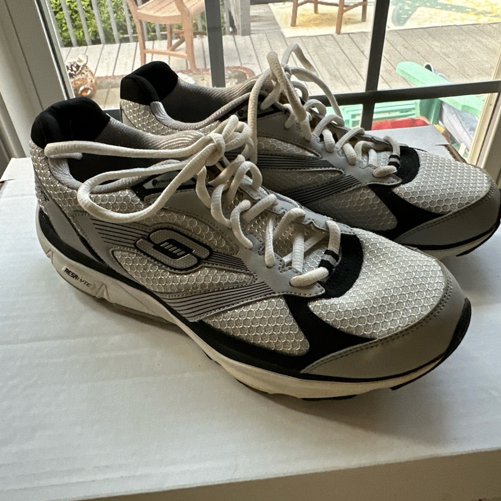 New Women’s Skechers Resistance Runners 8
